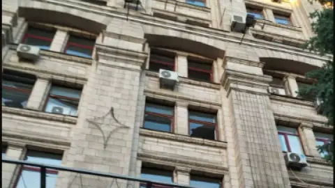 Під час нічної атаки на Київ пошкоджено головний офіс "Укрпошти" на Майдані Незалежності