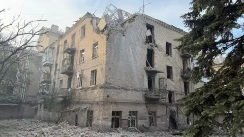 Дом, на который сбросили бомбу. Фото: Донецкая областная прокуратура