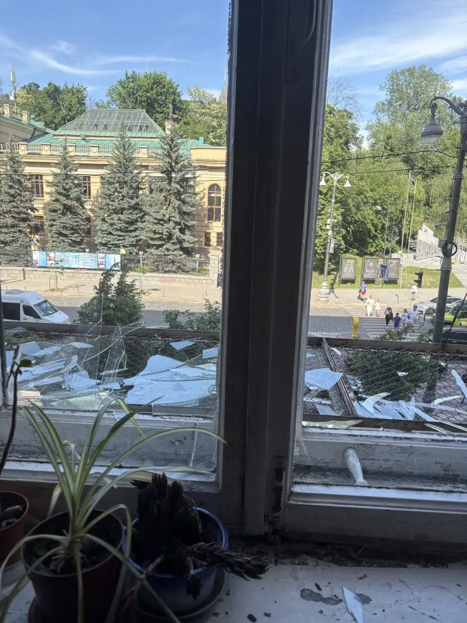 Пошкодження в інститутах НАН через атаку РФ по Києву 24 травня. Фото: Національна академія наук України Пошкодження в інститутах НАН через атаку РФ по Києву 24 травня. Фото: Національна академія наук України