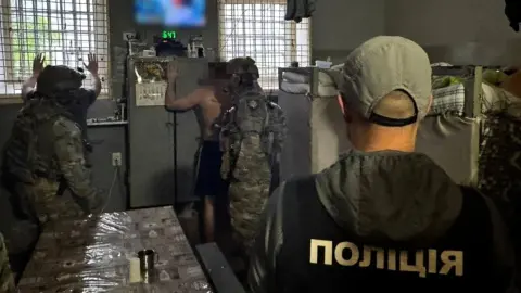 Обыск в СИЗО. Фото: Офис генпрокурора
