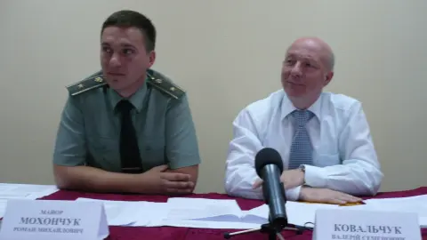 Роман Мохончук (ліворуч). Фото: Дніпровська РДА Києва.