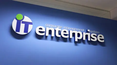 Старая группа IT-Enterprise получила 366,8 млн гривен убытка, новая "Аих диджитал" - 402 млн гривен прибыли, -