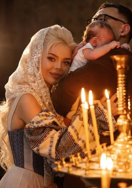 Аліна Гросу з чоловіком та сином. Фото: instagram/alina_grosu