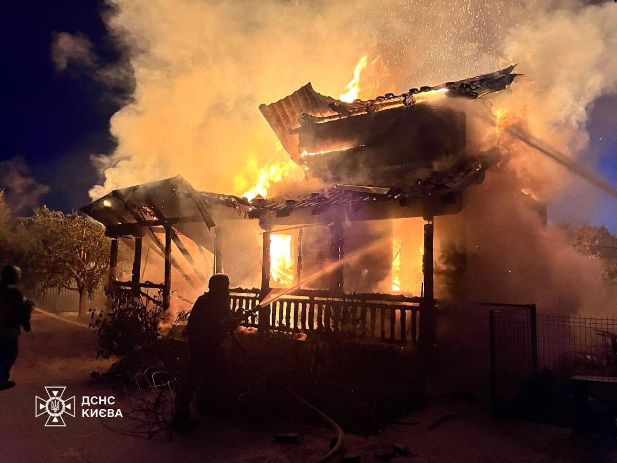 Наслідки атаки РФ в ніч на 2 червня. Фото: ДСНС