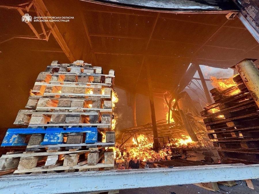 Наслідки російського обстрілу. Фото: Дніпропетровська ОДА.