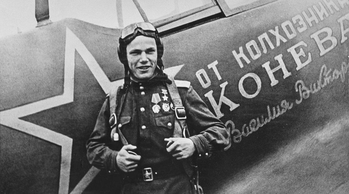 Іван Кожедуб поруч з літаком Ла-5ФН
