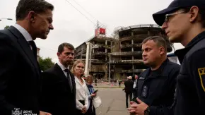 Марк Рютте на Лук'янівці у Києві. Фото: ДСНС України