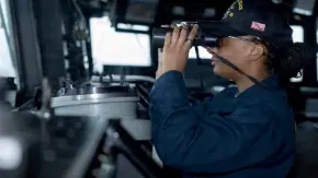 Американські військові заявили про удари по Ірану у відповідь на обстріл судна в Ормузі. Фото: US Navy.