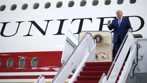 Трамп продемонстрировал подаренный ему Катаром "летающий Белый дом". Фото: WH / pool.