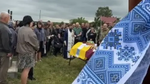 Поховання загиблого героя. Фото: скріншот відео