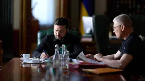 Доповідь керівника ГУР Олега Іващенка Зеленському. Фото: Telegram Zelenskiy / Official