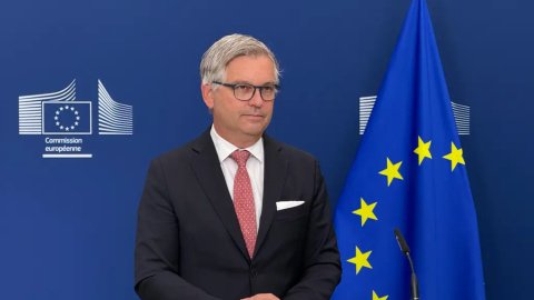 Еврокомиссия предлагает продлить временную защиту украинцам ещё на год, за исключением вновь прибывших военнообязанных, не имеющих права на выезд из Украины