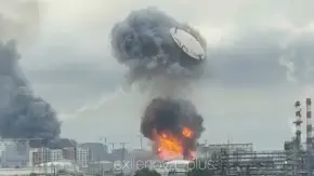 Tank explosion at the Moscow Oil Refinery during a drone attack on June 18, 2026. Photo: video screenshot.