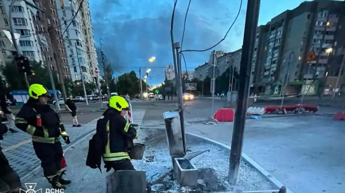 Наслідки ракетного обстрілу в Києві