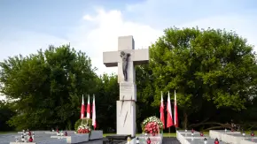 Пам'ятник жертвам Волинської трагедії у Варшаві. Фото: польський Інститут національної пам’яті 