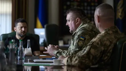 Meeting with military officials. Photo: facebook/zelenskyy.official 