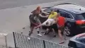 Троє чоловіків напали на українську пару у Вроцлаві. Скриншот відео: threads/karina130384