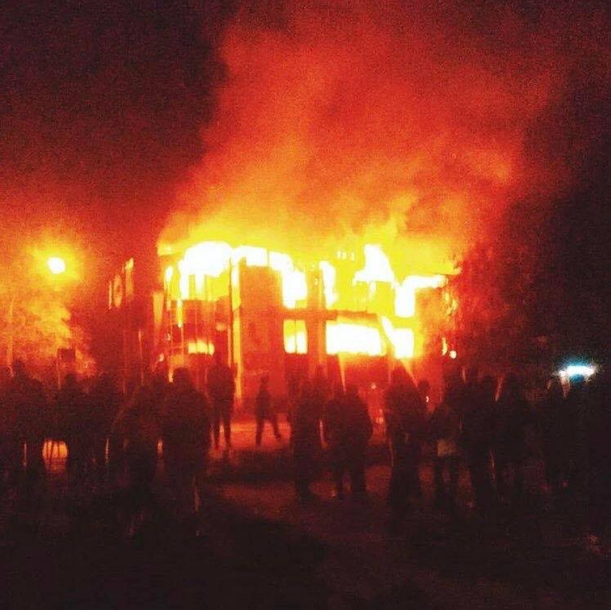 В оккупированном Антраците сгорел торговый центр, - правозащитник