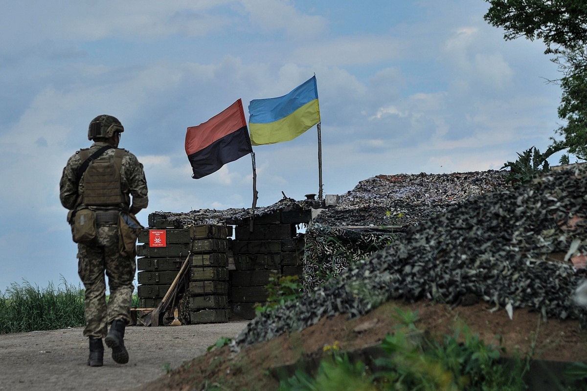 Військовий загинув під час виконання бойового завдання на Донбасі, ще двоє поранені