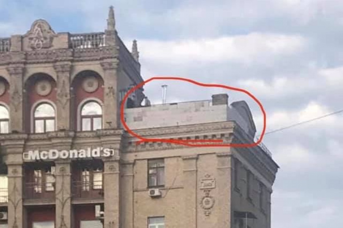 На историческом здании на Майдане Незалежности незаконно достроили еще полэтажа
