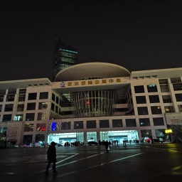Workers start building a mobile cabin hospital in Wuhan International Conference & Exhibition Center, Central China's Hubei province, Feb 3, 2020. Photo: Liu Kun/chinadaily