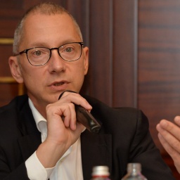Italian Businessman Del Vecchio Indirectly Acquires Luxoptica Chain Of Stores
