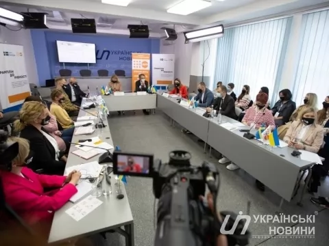 11.05.21 13:00 Пресконференція: "Презентація проєкту ІТ курсів для жінок, котрі постраждали від домашнього насильства"