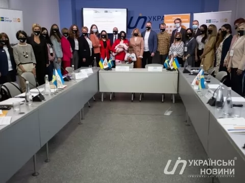 350 жінок, постраждалих від домашнього насильства, отримають нову професію в ІТ