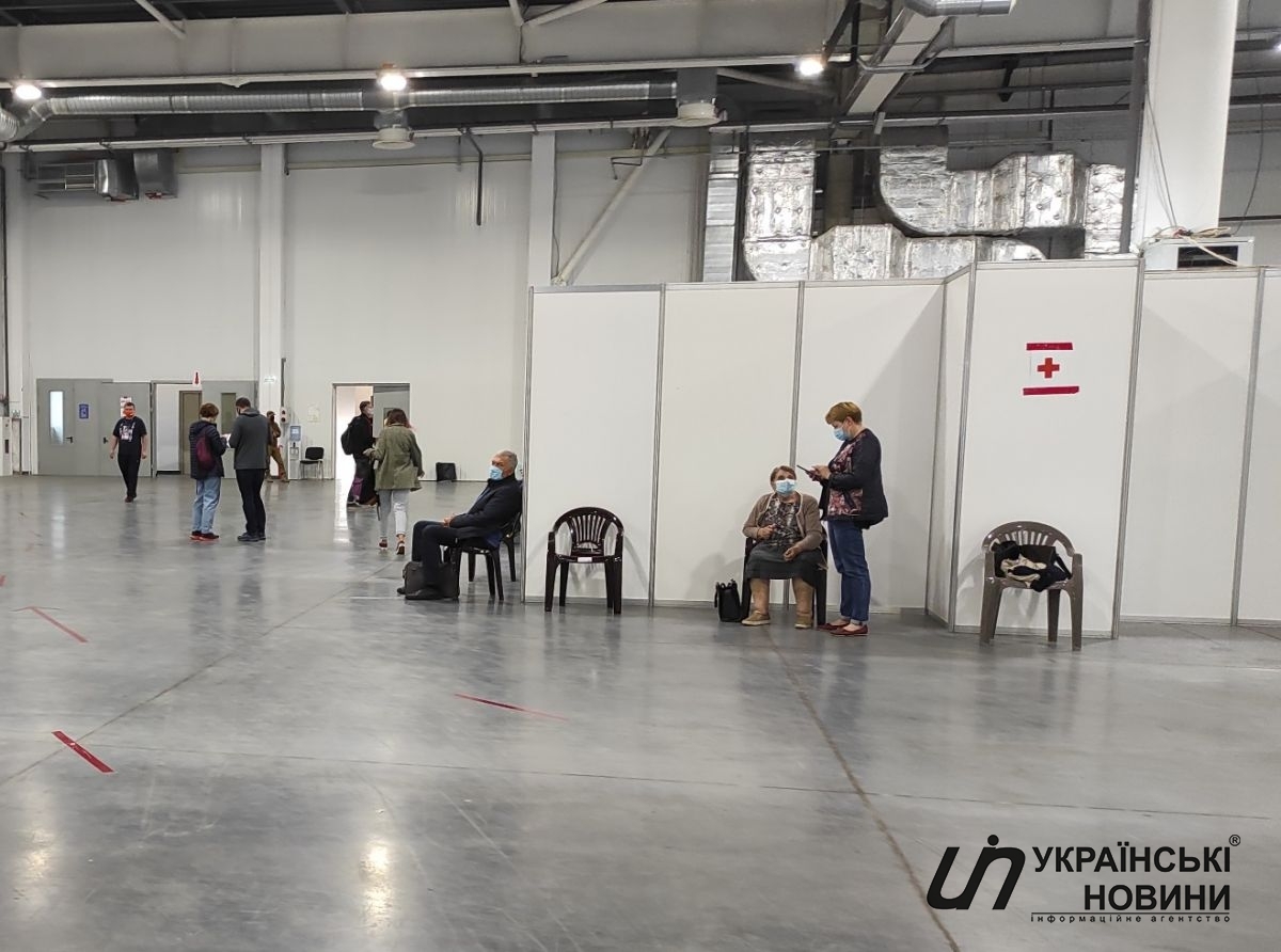 Пожилые люди могут отдохнуть после процедуры и проверить, как они себя чувствуют