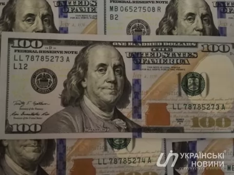 Курс долара почав падати