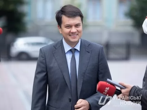 "Это попытка сбить закон об олигархах". Арахамия недоволен поступком Разумкова
