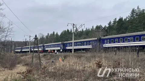 Остановка поезда из-за ракетной атаки. Фото: Николай Ящук/Українські Новини