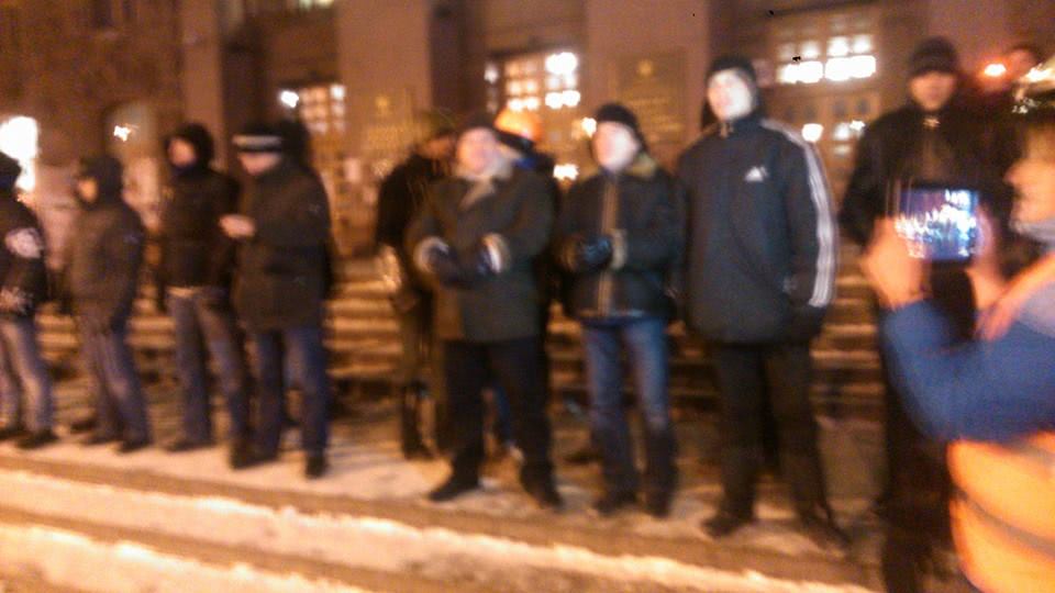 Митингующие под КГГА
