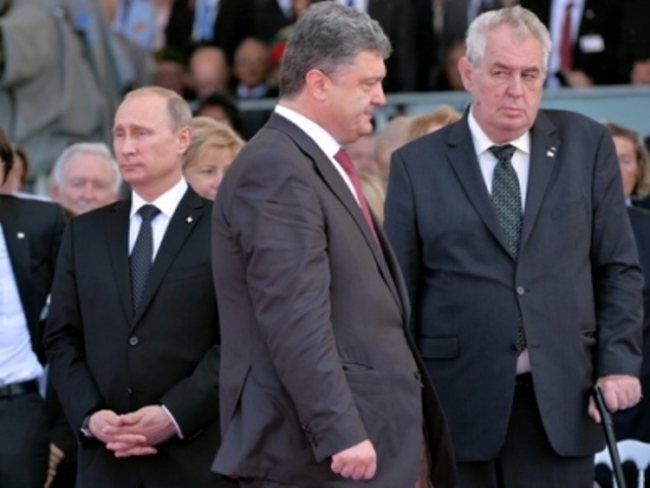 Земан и Порошенко в начале июля в Нормандии. Фото: EPA/LETA