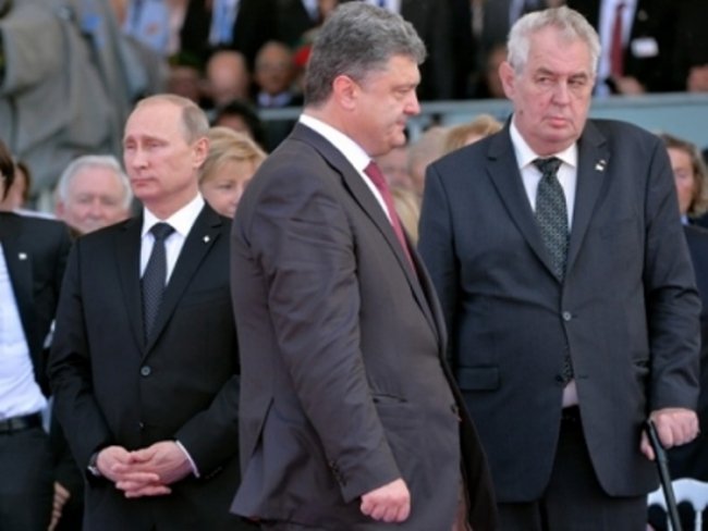 Земан и Порошенко в начале июля в Нормандии. Фото: EPA/LETA