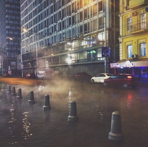 Потоп в центре Киева. Вид на Эспланадную