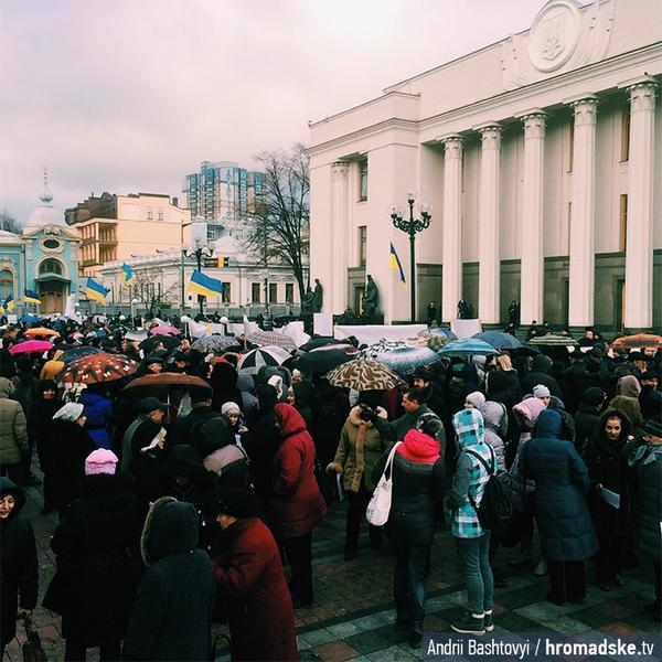 Возле Верховной Рады собралось несколько митингов