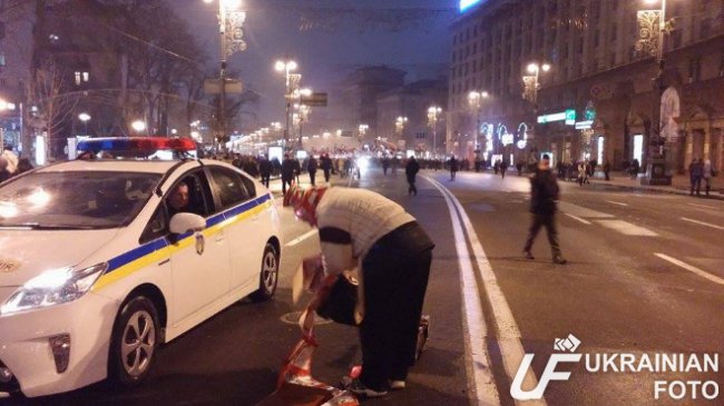 Милиция прогоняет клоуна Валеру
