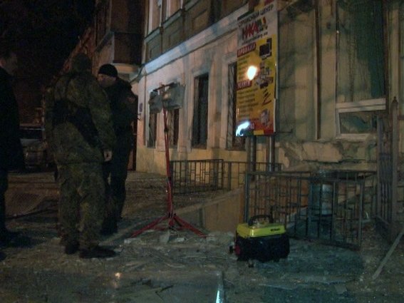 У дверей дома было заложено и приведено в действие взрывное устройство