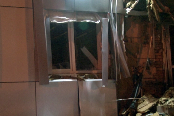 От взрыва повыбивало окна