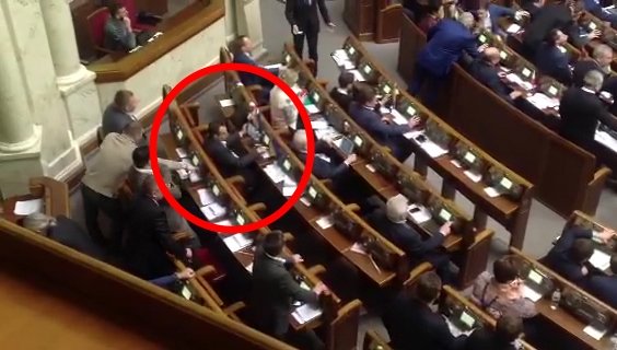 Соответствующий факт в очередной раз зафиксировали журналисты из ложи прессы