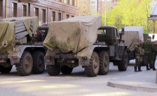 По Донецку проезжают колонны военной техники якобы для парада