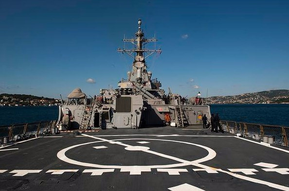 Ракетный эсминец США Дональд Кук зашел в Черное море для участия в военно-морских учениях Си Бриз-2015. Фото: @USEmbassyKyiv