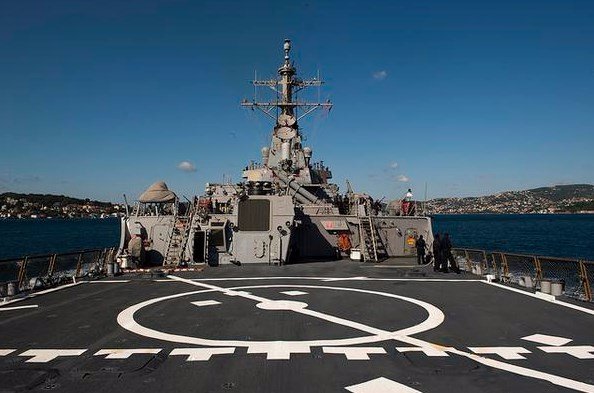 Ракетный эсминец США Дональд Кук зашел в Черное море для участия в военно-морских учениях Си Бриз-2015. Фото: @USEmbassyKyiv
