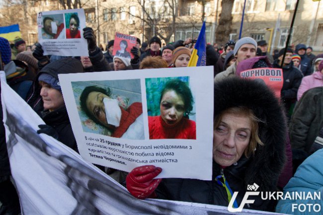 Акция у МВД с требованием привлечь к ответственности преступников, избивших Татьяну Чорновол
