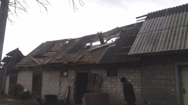 На Волыни с дома снесло крышу