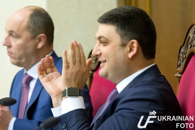 Принятие закона о Госслужбе депутаты встретили аплодисментами 