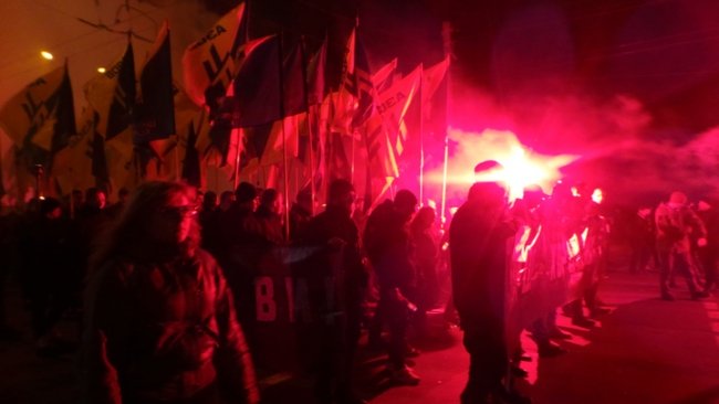 Марш Храбрых в центре Мариуполя