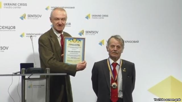Лидера крымскотатарского народа Мустафу Джемилева наградили премией за борьбу с российским фашизмом