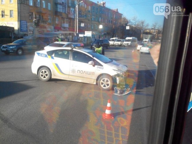 В Днепропетровске произошло ДТП с участием полицейских